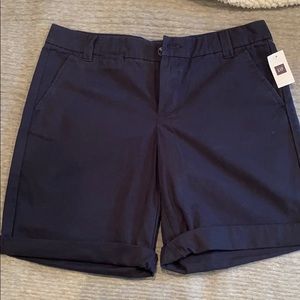NEW WITH TAGS! navy blue Gap khaki shorts!